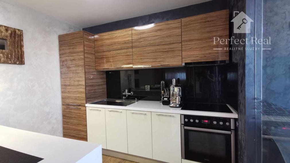 Krásny rodinný dom s nádhernou záhradou v Topoľníkoch