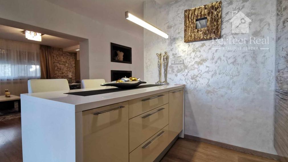 Krásny rodinný dom s nádhernou záhradou v Topoľníkoch