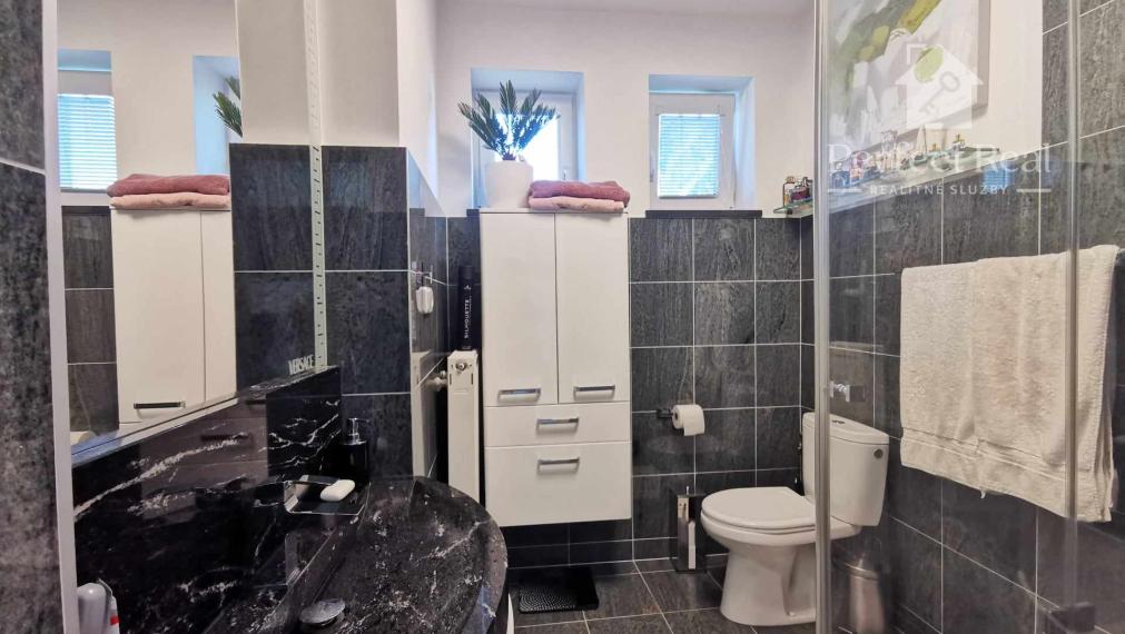 Krásny rodinný dom s nádhernou záhradou v Topoľníkoch