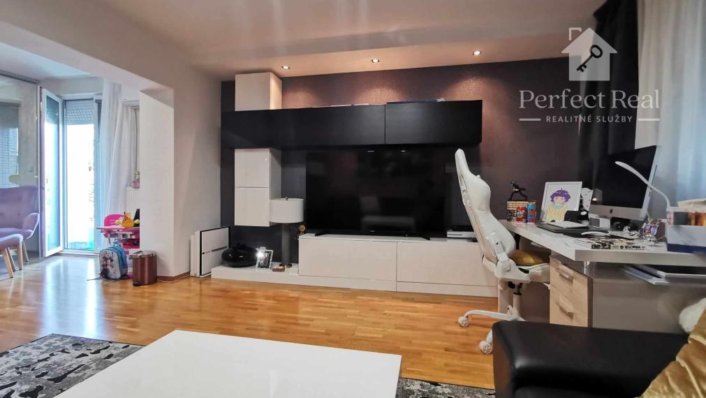 Krásny rodinný dom s nádhernou záhradou v Topoľníkoch