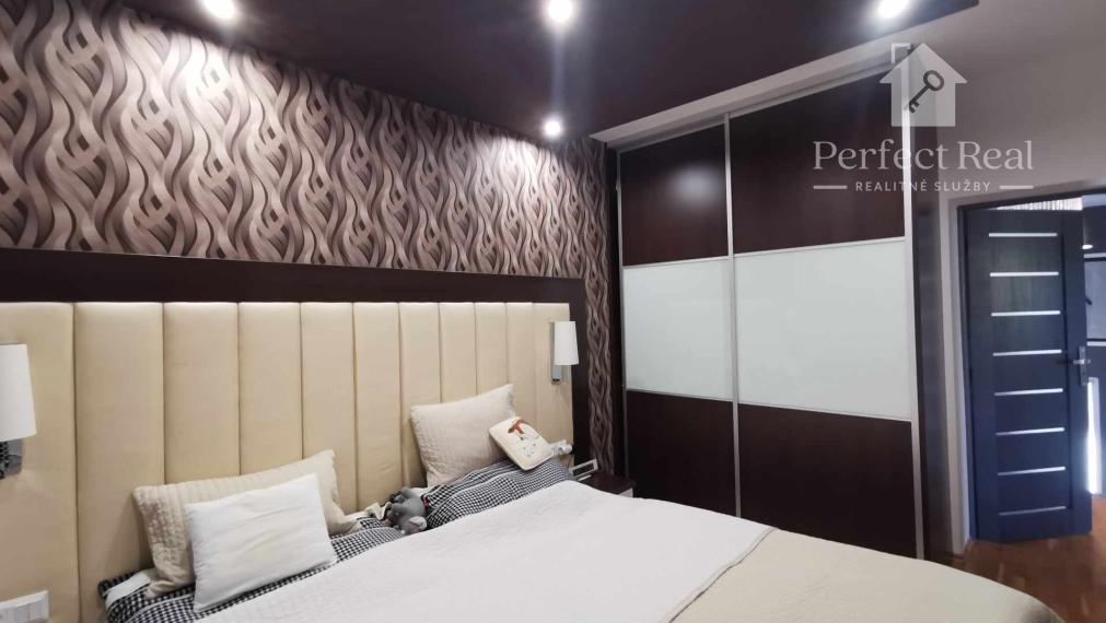 Krásny rodinný dom s nádhernou záhradou v Topoľníkoch