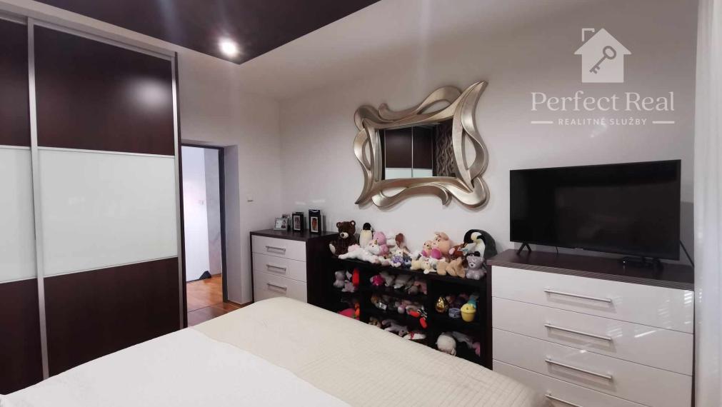 Krásny rodinný dom s nádhernou záhradou v Topoľníkoch