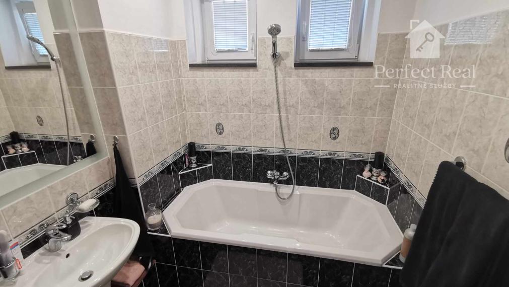 Krásny rodinný dom s nádhernou záhradou v Topoľníkoch