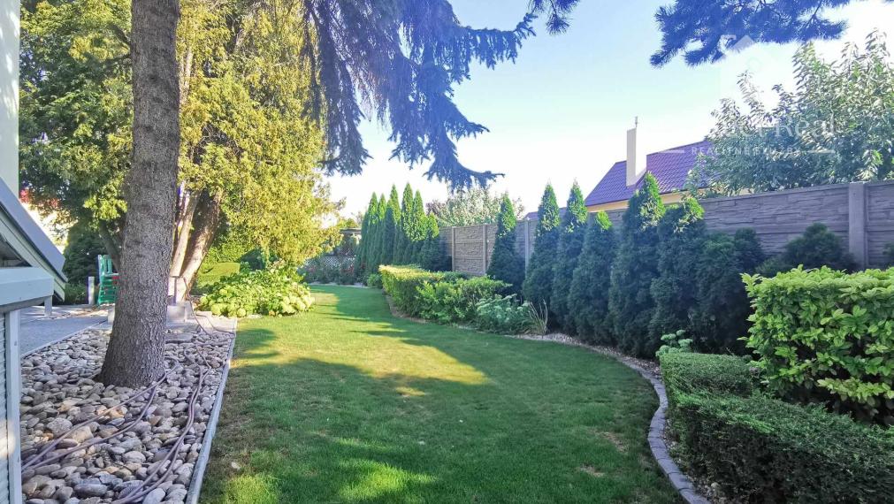 Krásny rodinný dom s nádhernou záhradou v Topoľníkoch