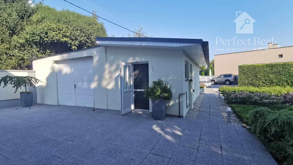 Krásny rodinný dom s nádhernou záhradou v Topoľníkoch