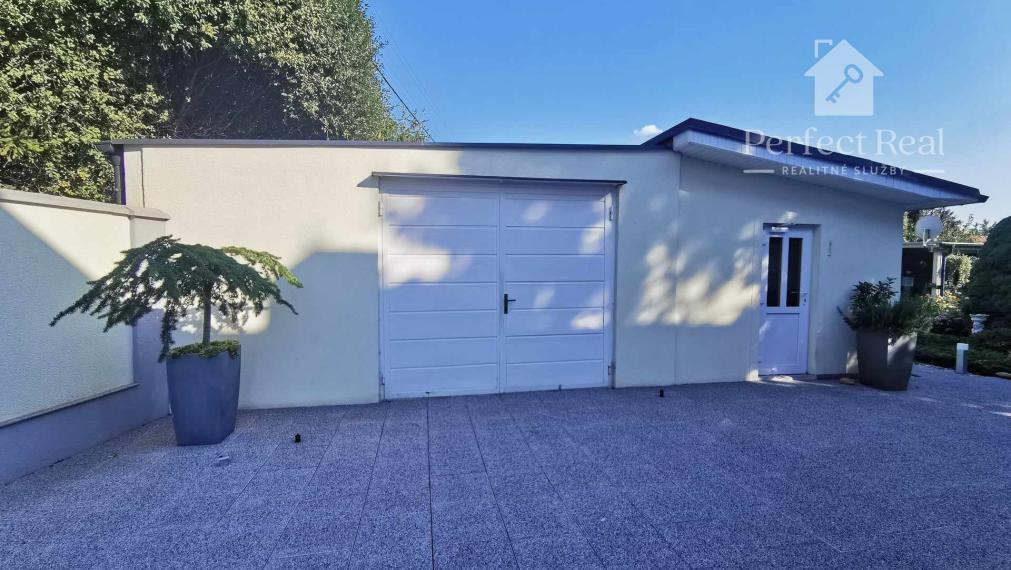 Krásny rodinný dom s nádhernou záhradou v Topoľníkoch