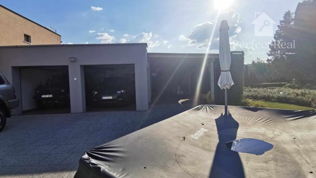 Krásny rodinný dom s nádhernou záhradou v Topoľníkoch