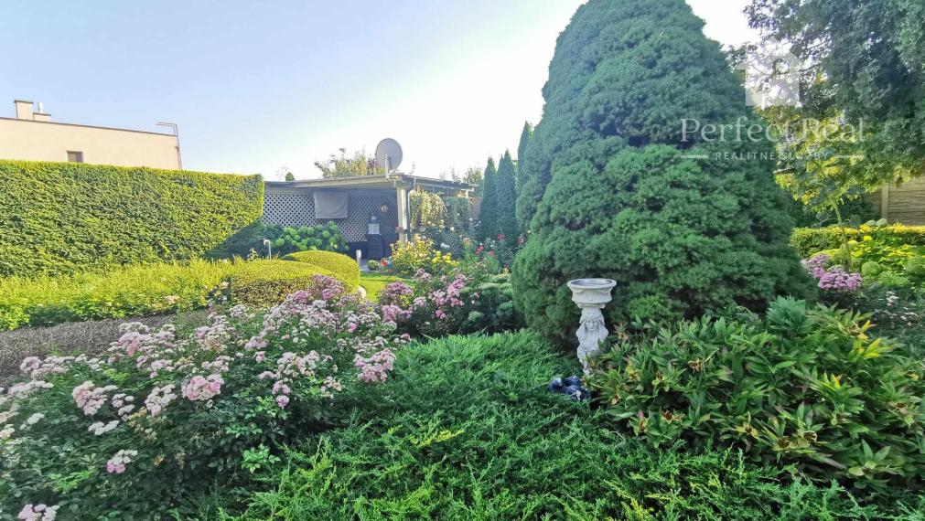 Krásny rodinný dom s nádhernou záhradou v Topoľníkoch