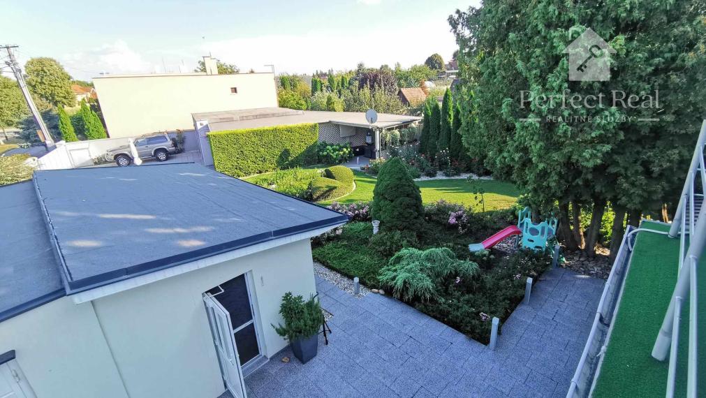 Krásny rodinný dom s nádhernou záhradou v Topoľníkoch