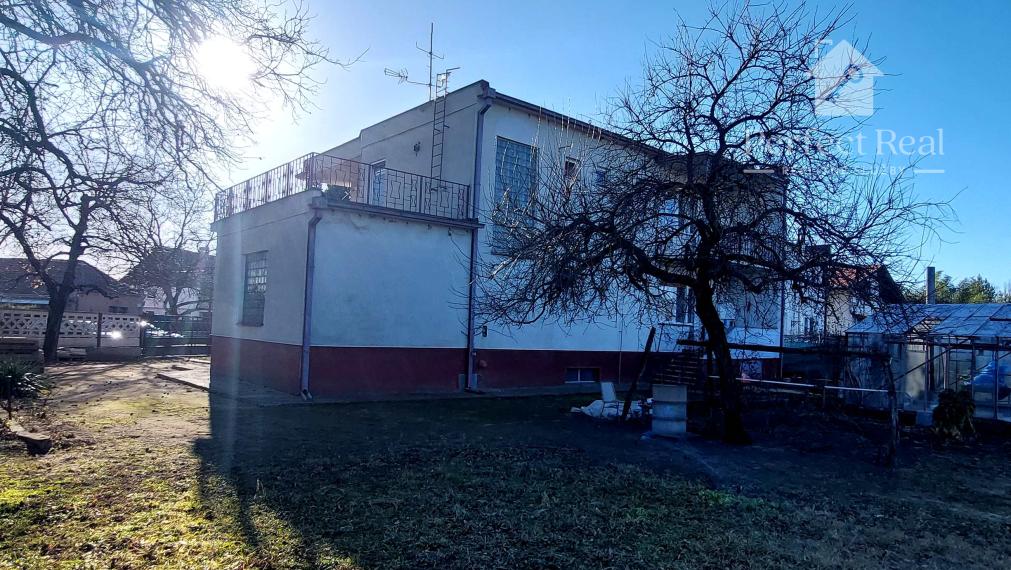 Rodinný dom s veľkým pozemkom vhodný aj na podnikanie