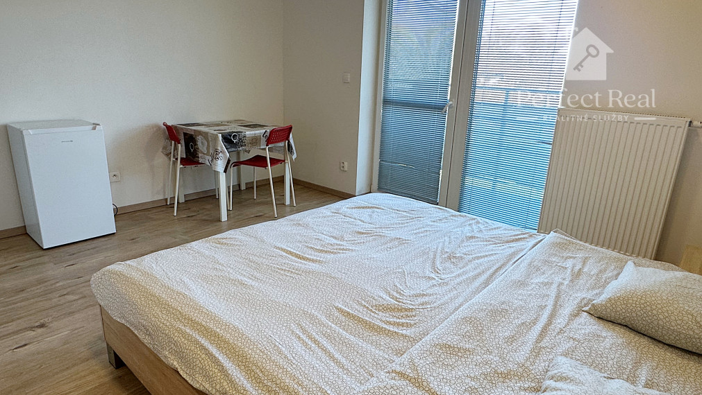 Garsónka v Dúbravke s balkónom VOĽNÉ!!!!