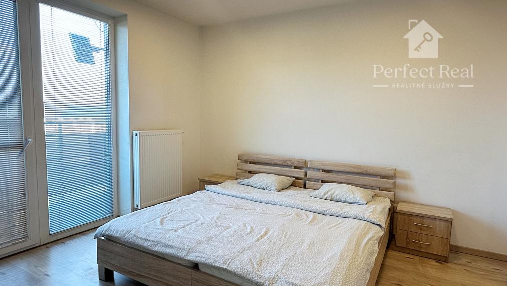 Garsónka v Dúbravke s balkónom VOĽNÉ!!!!