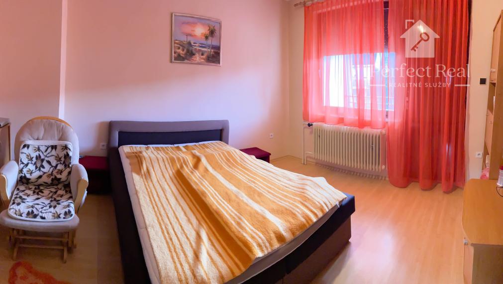 Priestranný 5-izbový radový dom na predaj v Dunajskej Strede