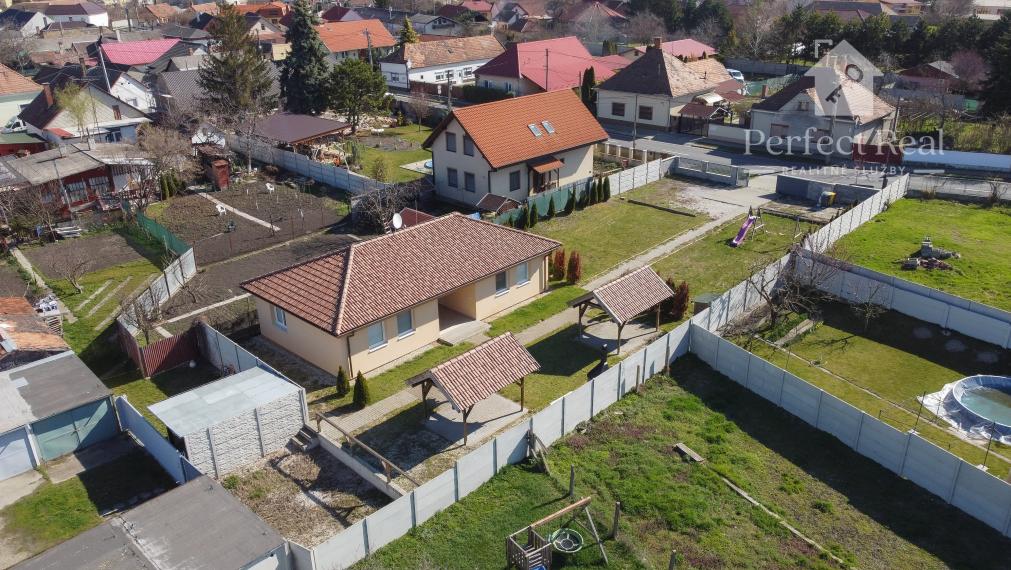 Dvojdom vo Veľkom Mederi s možnosťou ďalšej výstavby.