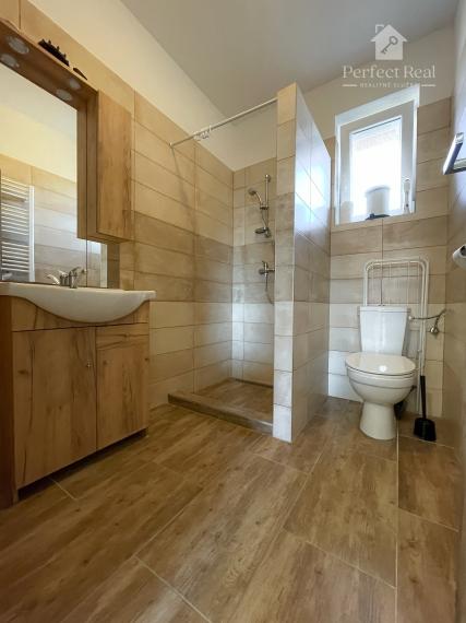 Pozemok s dvojdomom vo Veľkom Mederi na predaj.