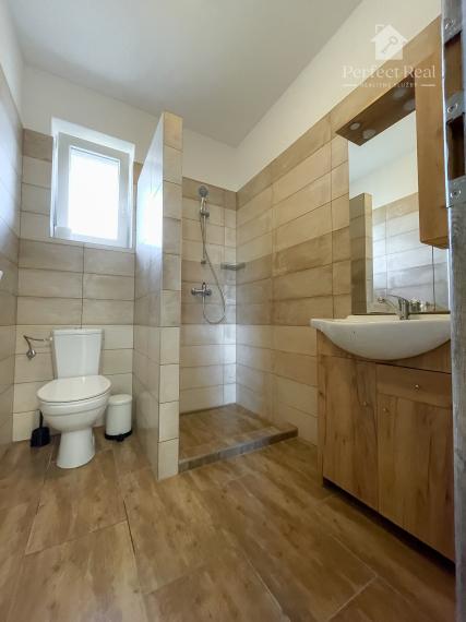 Pozemok s dvojdomom vo Veľkom Mederi na predaj.