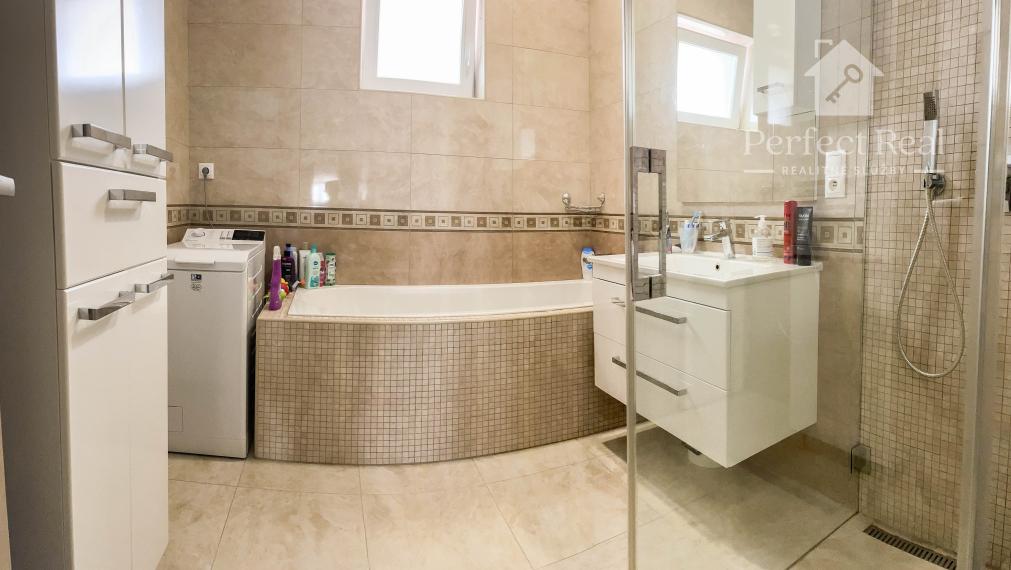 Krásny tehlový rodinný dom na predaj,slepá ulica, Gabčíkovo