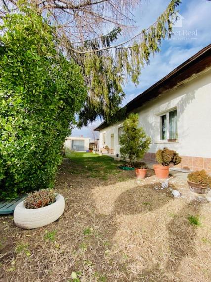 Rodinný dom vo vidieckom štýle s veľkým pozemkom na predaj