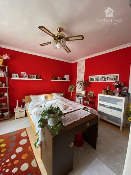 Rodinný dom vo vidieckom štýle s veľkým pozemkom na predaj