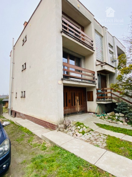 Poschodový rodinný dom s garážou na predaj, Trhová Hradská