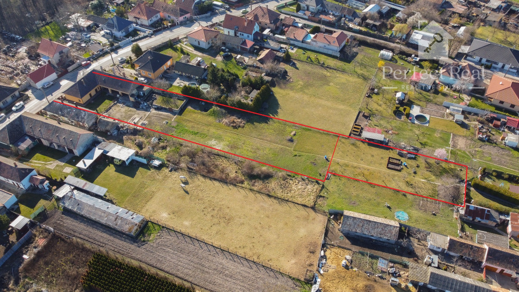 Predaj veľkého stavebného pozemku v centre obce Veľké Blahovo, DOHODA