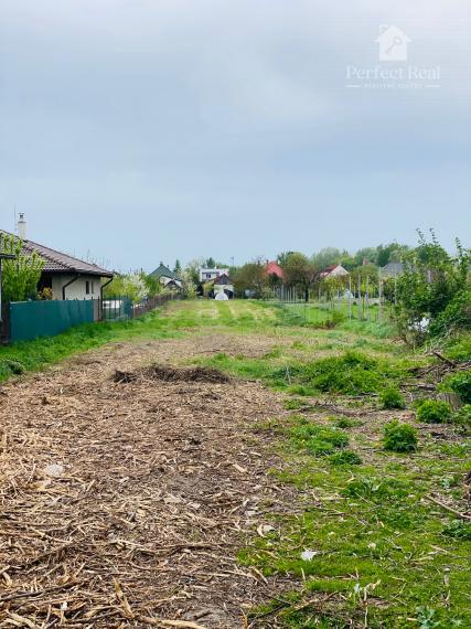 28á Investično stavebný pozemok so starším rodinným domom