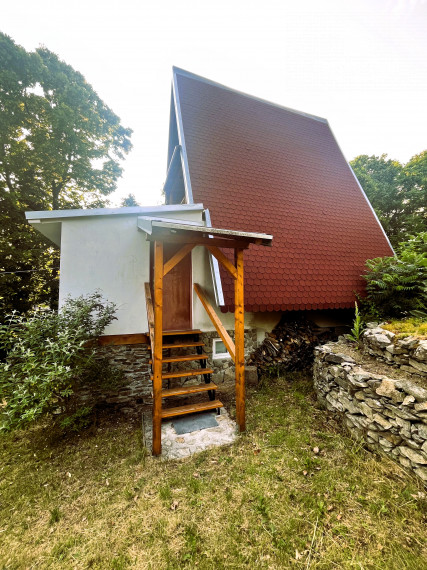 Výrazne znížená cena trojpodlažnej chaty so záhradou 458m2 na Ohňavách nad Modrou!!!