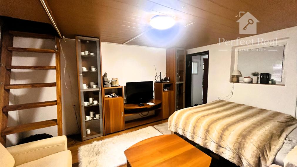 Výrazne znížená cena trojpodlažnej chaty so záhradou 458m2 na Ohňavách nad Modrou!!!