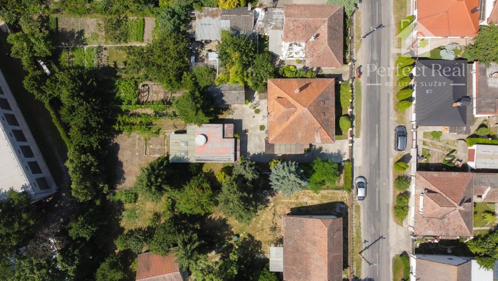 Obývateľný, veľmi zachovalý 4 izbový priestranný RD v obci Zlaté Klasy