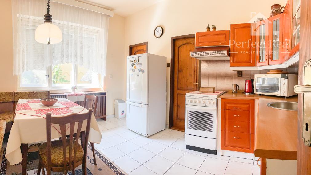 Obývateľný, veľmi zachovalý 4 izbový priestranný RD v obci Zlaté Klasy