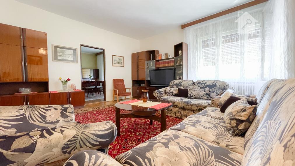 Obývateľný, veľmi zachovalý 4 izbový priestranný RD v obci Zlaté Klasy