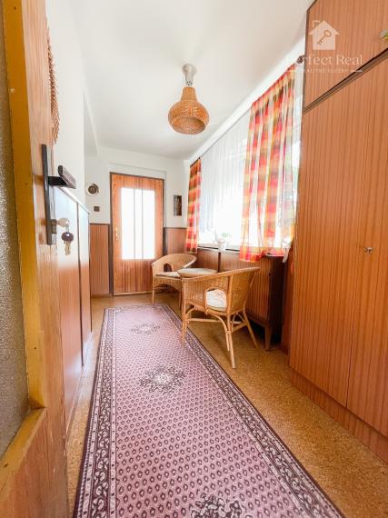 Obývateľný, veľmi zachovalý 4 izbový priestranný RD v obci Zlaté Klasy