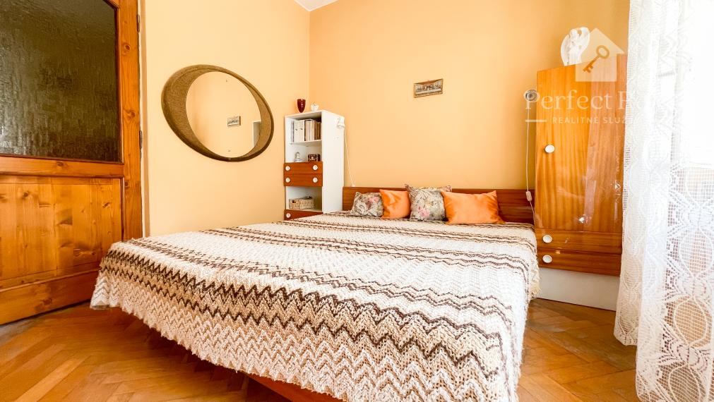 Obývateľný, veľmi zachovalý 4 izbový priestranný RD v obci Zlaté Klasy