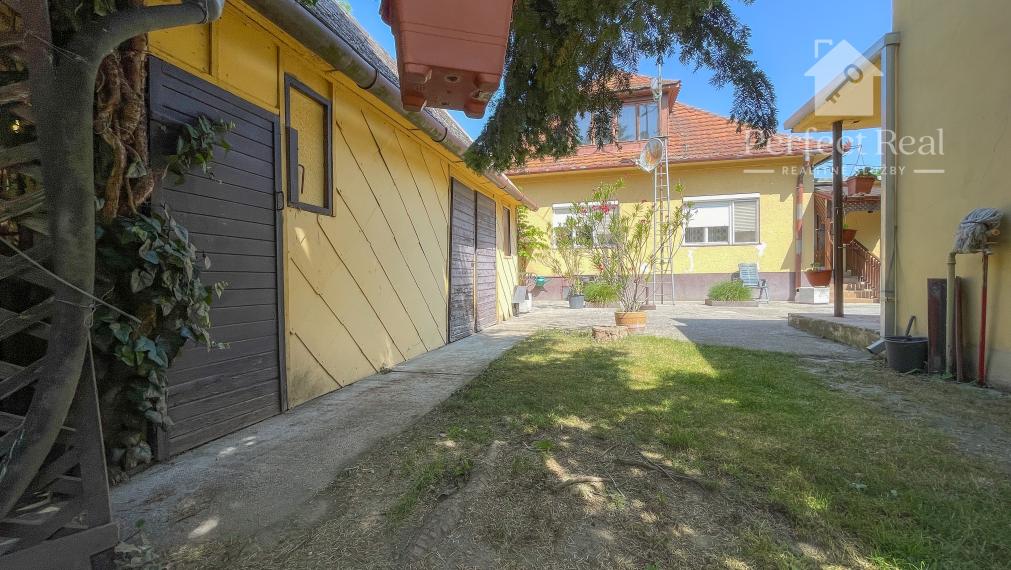 Obývateľný, veľmi zachovalý 4 izbový priestranný RD v obci Zlaté Klasy