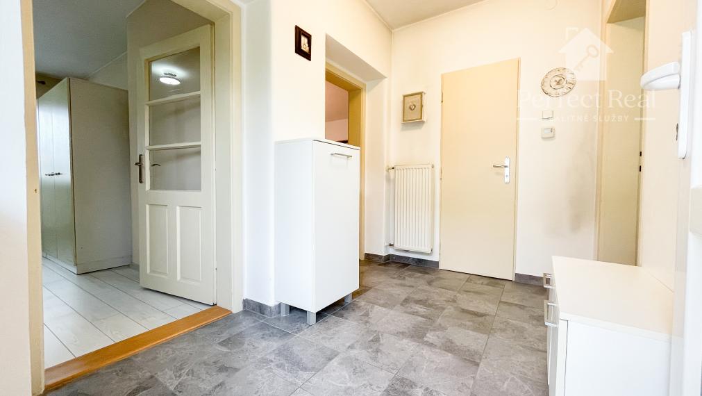 Útulný, 2 izbový tehlový rodinný dom v obci Zlaté Klasy-garáž