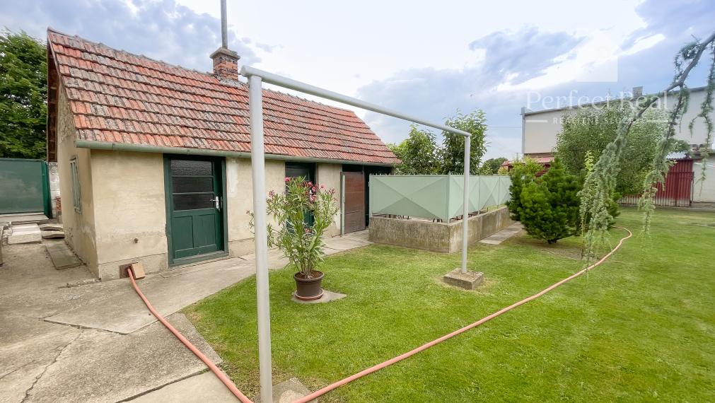 Útulný, 2 izbový tehlový rodinný dom v obci Zlaté Klasy-garáž