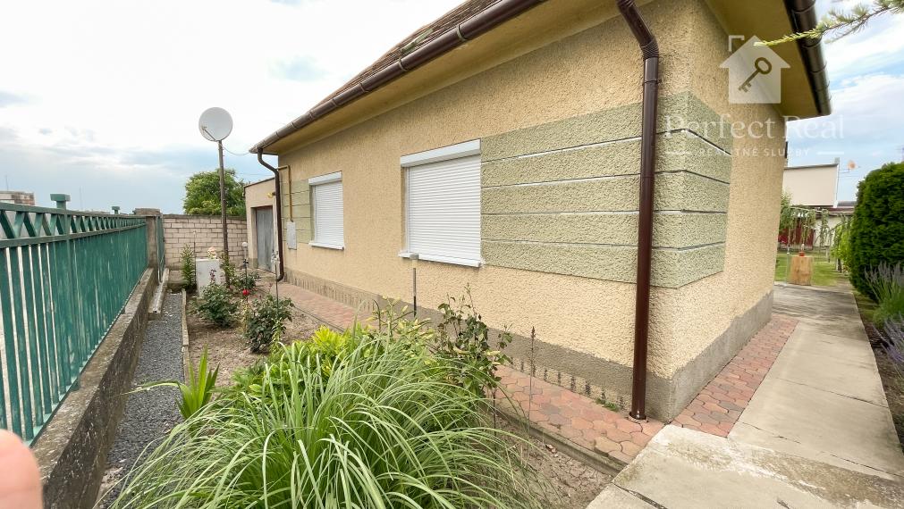 Útulný, 2 izbový tehlový rodinný dom v obci Zlaté Klasy-garáž