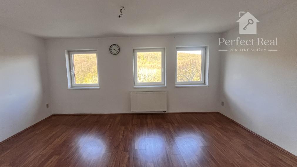 Na predaj 3. izbový byt 83,3m2 s balkónom v Kučišdorfskej doline v Pezinku, znížená cena !!!