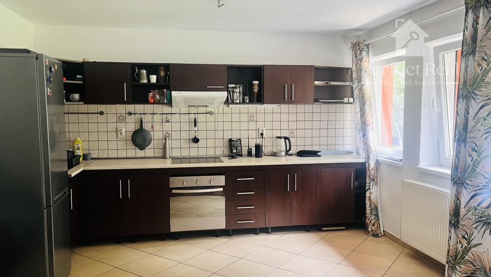 Na predaj 3. izbový byt 83,3m2 s balkónom v Kučišdorfskej doline v Pezinku, znížená cena !!!