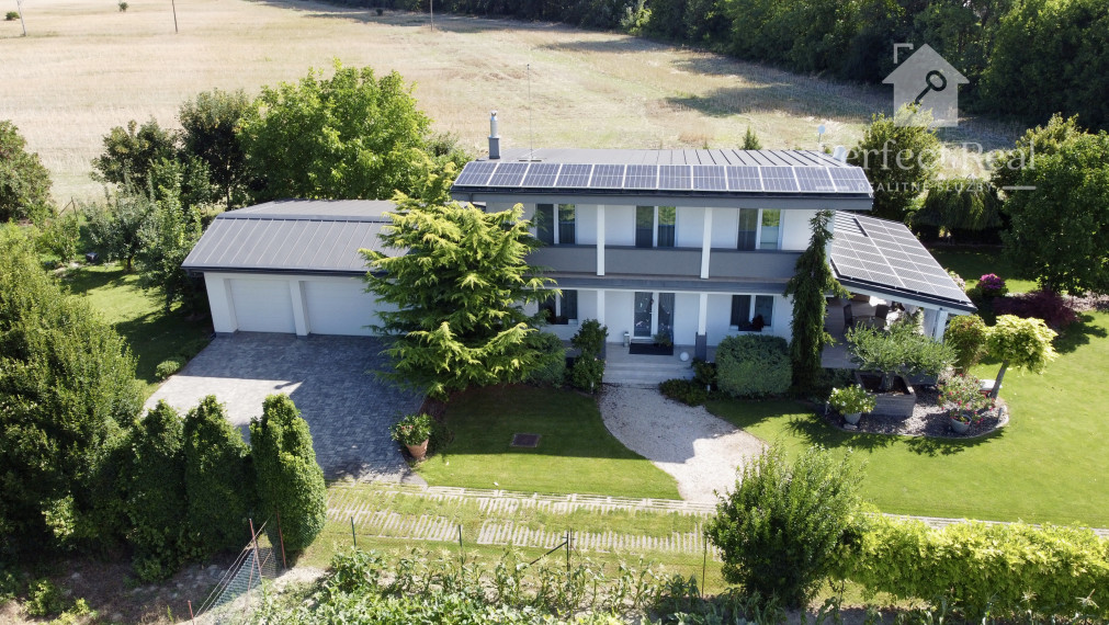 Jedinečná ponuka rodinného domu s veľkým pozemkom v Jahodnej