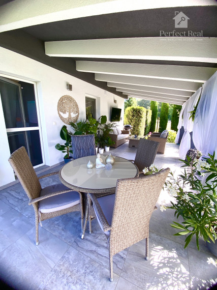 Jedinečná ponuka rodinného domu s veľkým pozemkom v Jahodnej