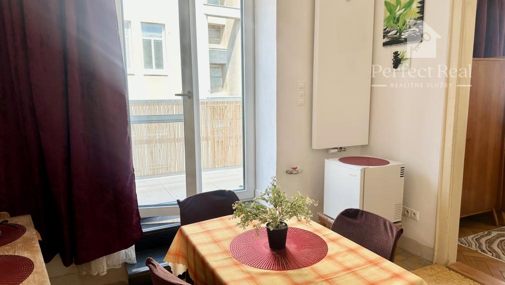 Perfektná poloha - Garsónka na prenájom s balkónom
