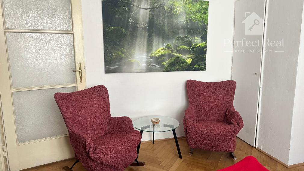 Perfektná poloha - Garsónka na prenájom s balkónom