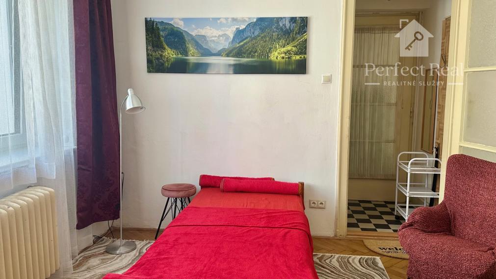 Perfektná poloha - Garsónka na prenájom s balkónom