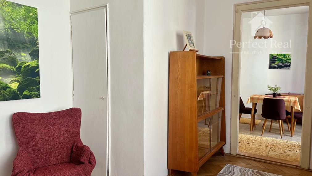 Perfektná poloha - Garsónka na prenájom s balkónom