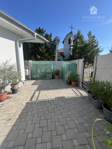 Exkluzívna ponuka - Krásny priestranný dom v obci Orechová Potôň