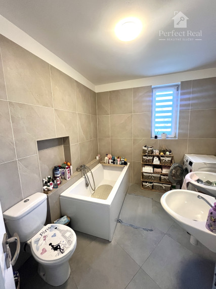 Exkluzívna ponuka - Krásny priestranný dom v obci Orechová Potôň