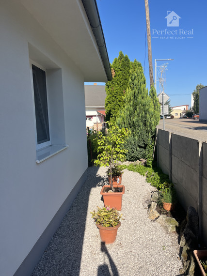 Exkluzívna ponuka - Krásny priestranný dom v obci Orechová Potôň