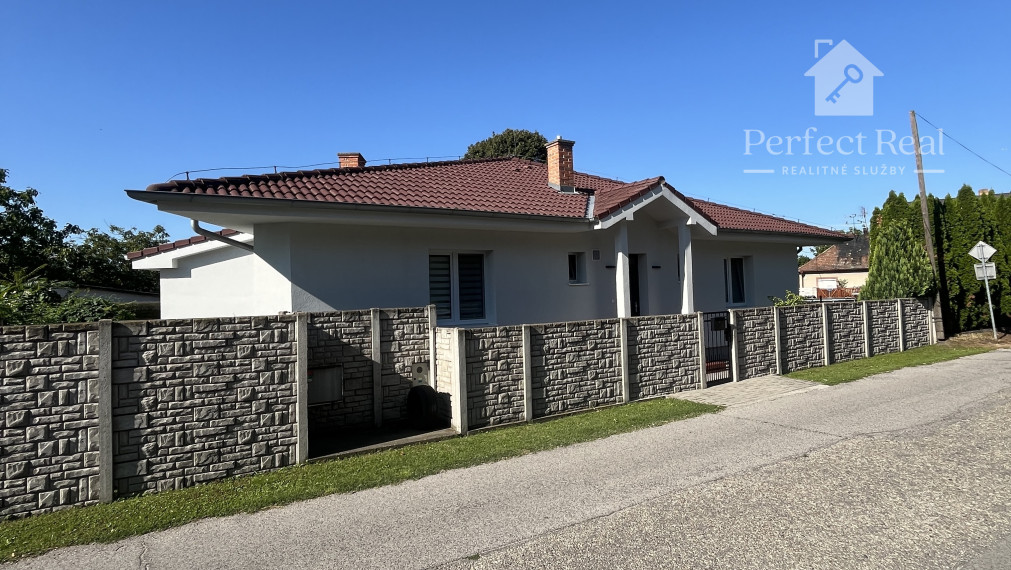 Exkluzívna ponuka - Krásny priestranný dom v obci Orechová Potôň