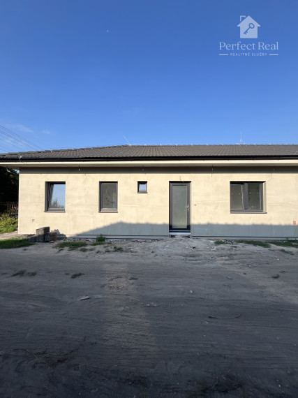 3izbový dom s parkovaním a terasou v obci Padáň